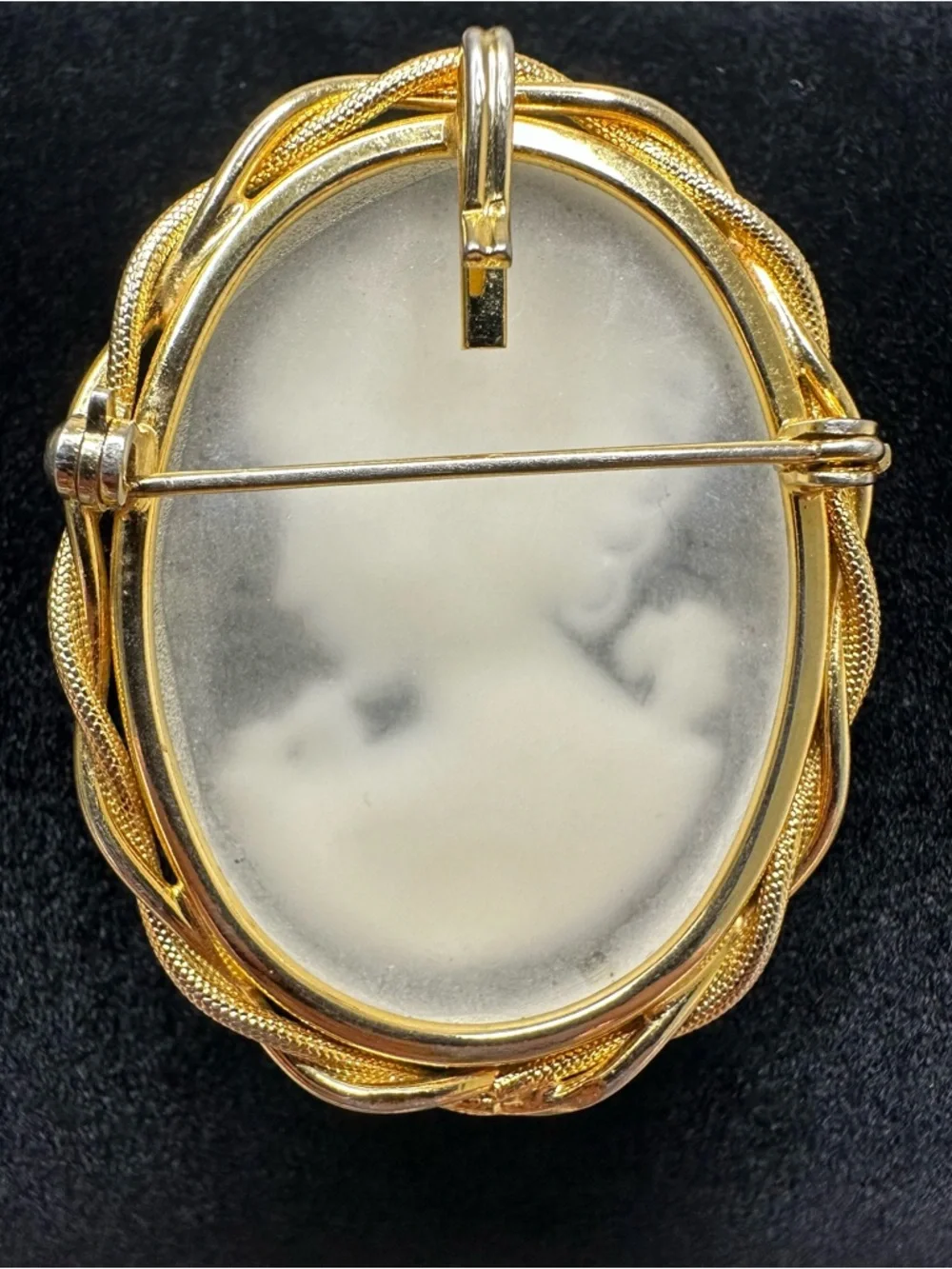 Vintage Shell Carved Cameo Brooch/Pendant - Picture 2 of 2
